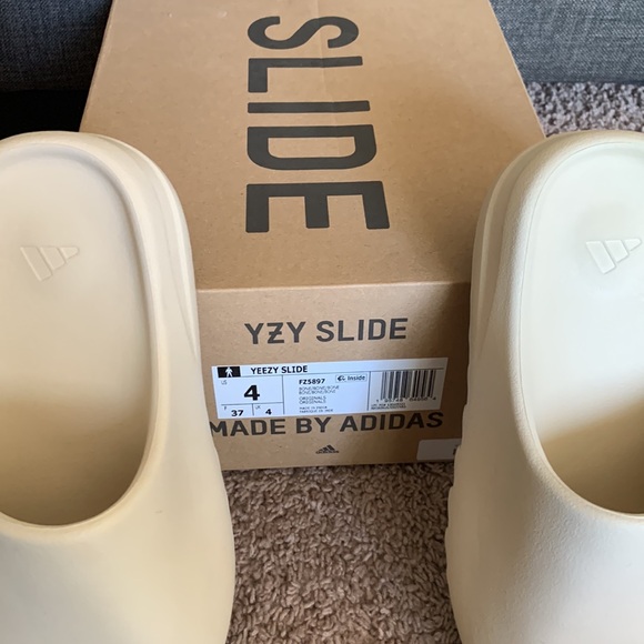 Yzy slide by adidas - Picture 8 of 10